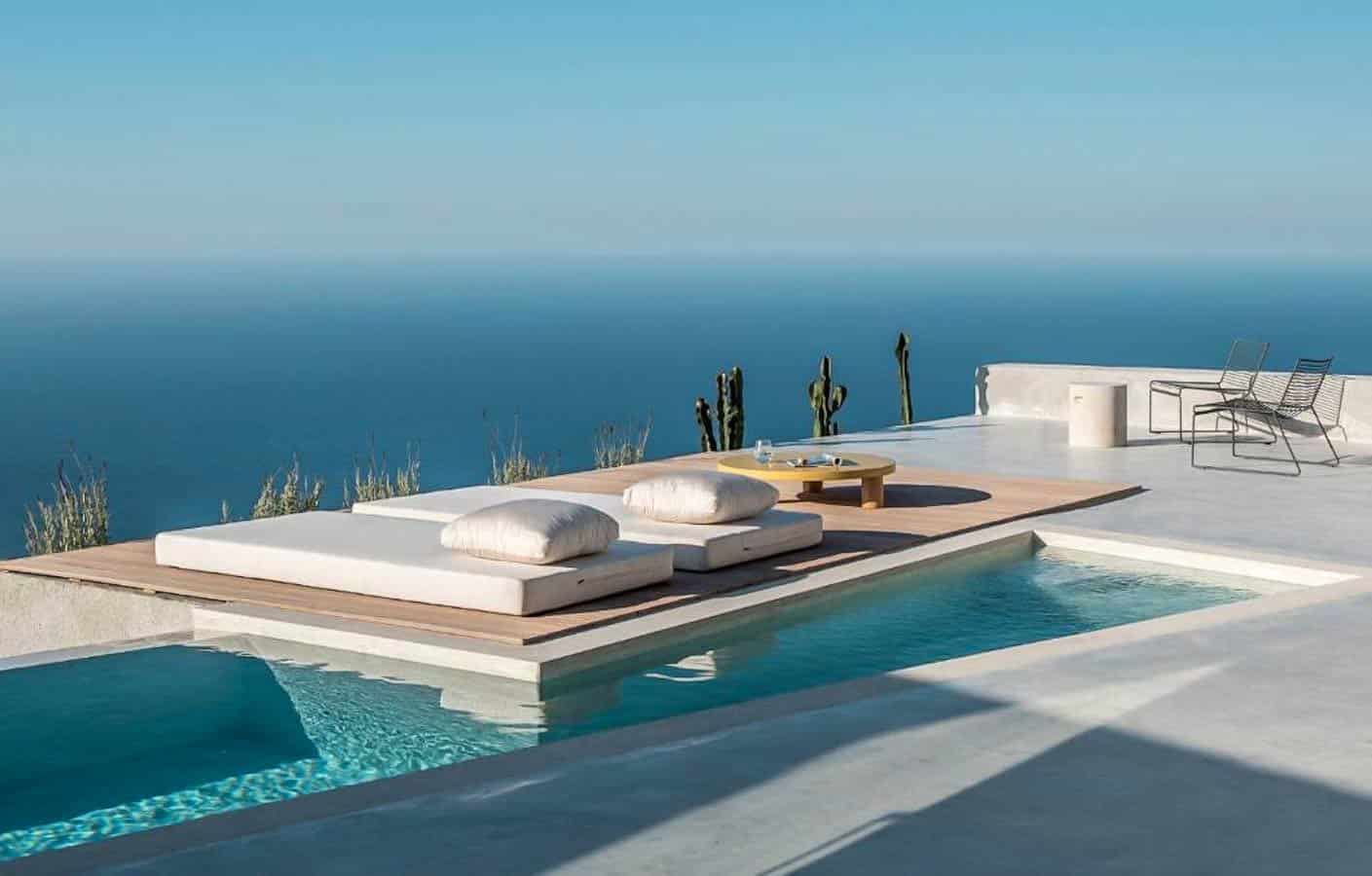 Property of 5 Luxury suites in Santorini