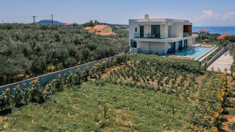 Luxury villa Zakynthos Greece for sale in 37.81708605,20.870248873063,13