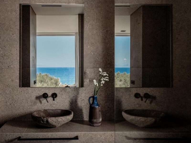 Luxury villa Zakynthos Greece for sale in 37.81708605,20.870248873063,13
