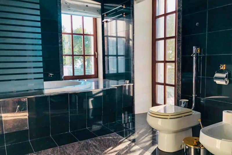 Propriété privée en bord de mer à vendre sur l'île de Spetses, près d'Athènes in 37.25869575,23.139719118007,7