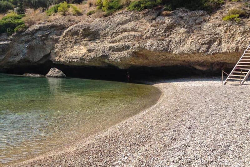 Propriété privée en bord de mer à vendre sur l'île de Spetses, près d'Athènes in 37.25869575,23.139719118007,7