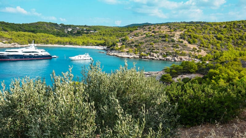 Propriété privée en bord de mer à vendre sur l'île de Spetses, près d'Athènes in 37.25869575,23.139719118007,7