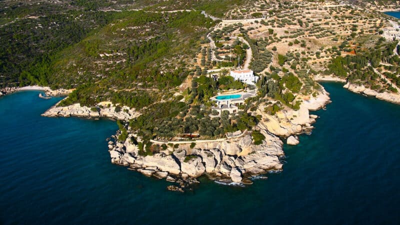 Propriété privée en bord de mer à vendre sur l'île de Spetses, près d'Athènes in 37.25869575,23.139719118007,7