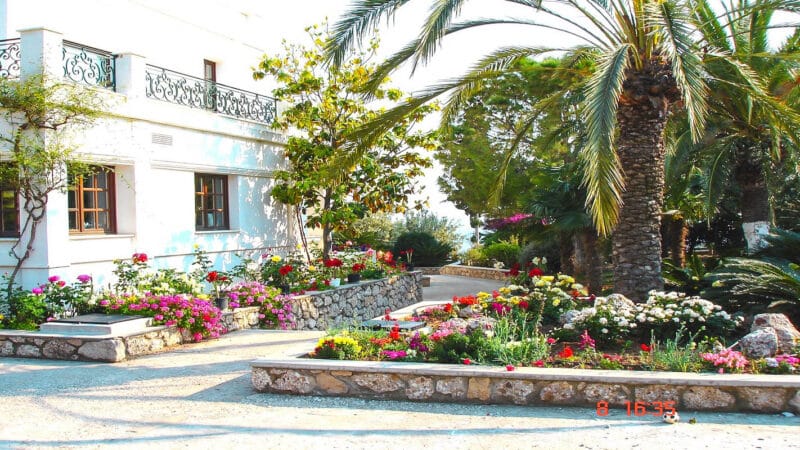 Propriété privée en bord de mer à vendre sur l'île de Spetses, près d'Athènes in 37.25869575,23.139719118007,7