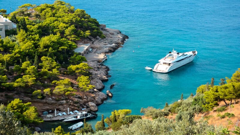 Propriété privée en bord de mer à vendre sur l'île de Spetses, près d'Athènes in 37.25869575,23.139719118007,7