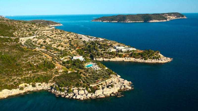 Propriété privée en bord de mer à vendre sur l'île de Spetses, près d'Athènes in 37.25869575,23.139719118007,7