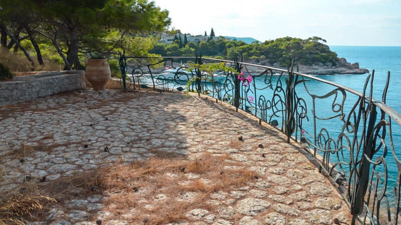 Propriété privée en bord de mer à vendre sur l'île de Spetses, près d'Athènes in 37.25869575,23.139719118007,7
