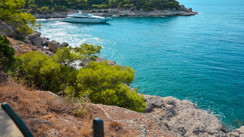 Propriété privée en bord de mer à vendre sur l'île de Spetses, près d'Athènes in 37.25869575,23.139719118007,7