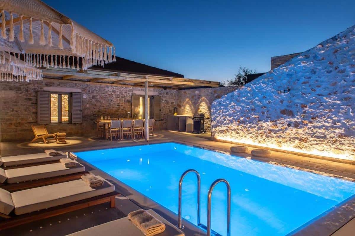 House with heated pool  Crete