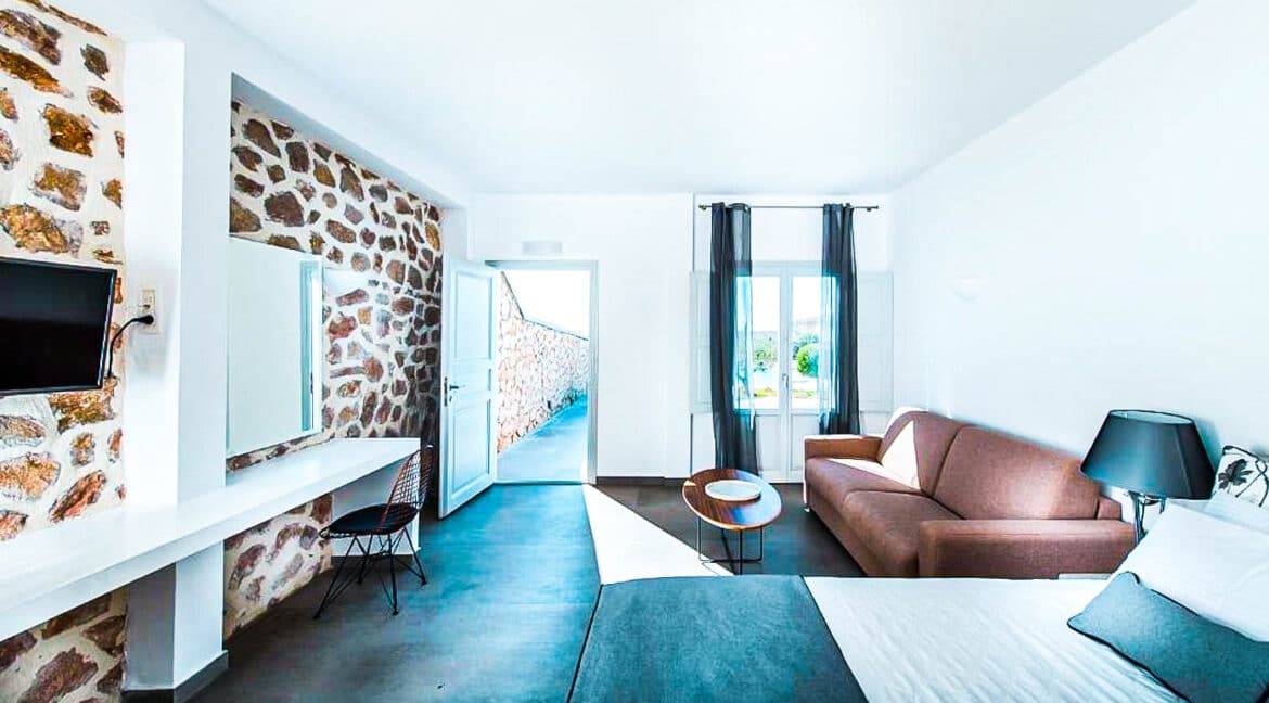 Ηotel in Santorini for sale. Find the best properties on Santorini island in Greece. Santorini Properties 8