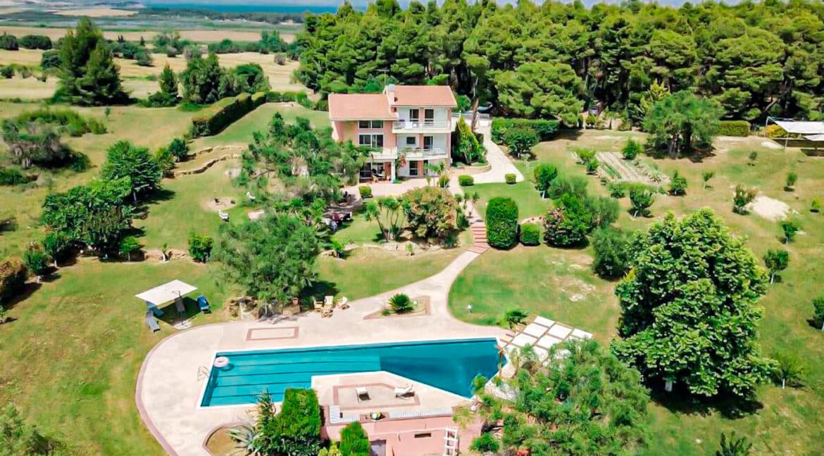 villa at Sani Halkidiki Greece for sale. Halkidiki Properties 25