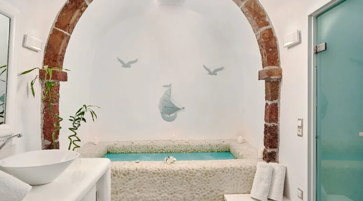 Exquisite Villa for Sale with Panoramic Views in Imerovigli, Santorini 13