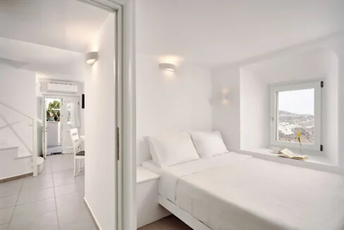 Exquisite Villa for Sale with Panoramic Views in Imerovigli, Santorini 5