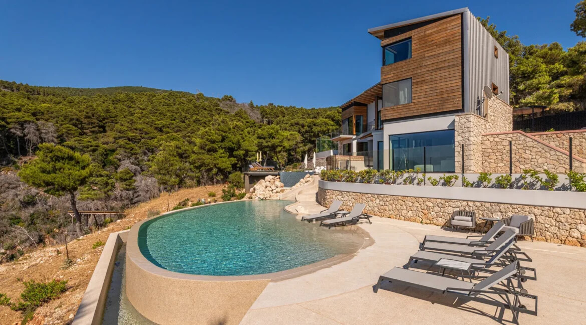 Luxurious Villa for sale in Lefkada 11