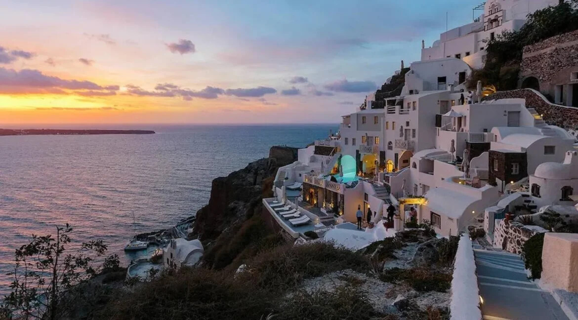 Luxury Suites Hotel in Oia of Santorini 1