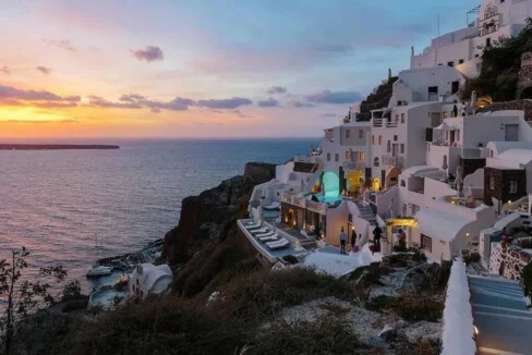 Luxury Suites Hotel in Oia of Santorini 1