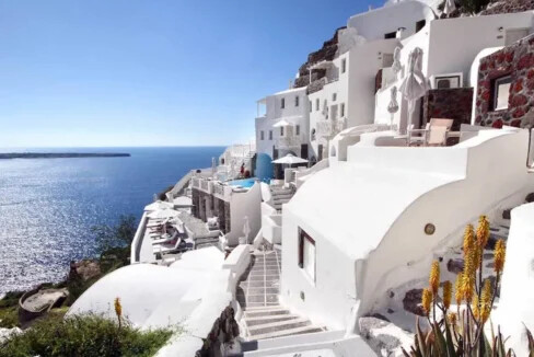Luxury Suites Hotel in Oia of Santorini 3