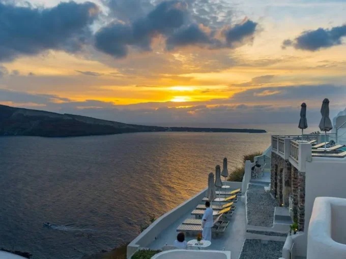 Luxury Suites Hotel in Oia of Santorini