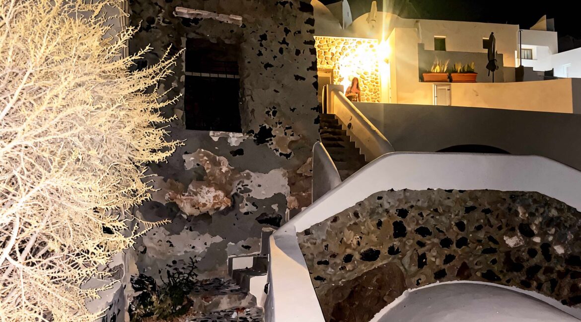 Santorini Caldera property to renovate at Imerovigli