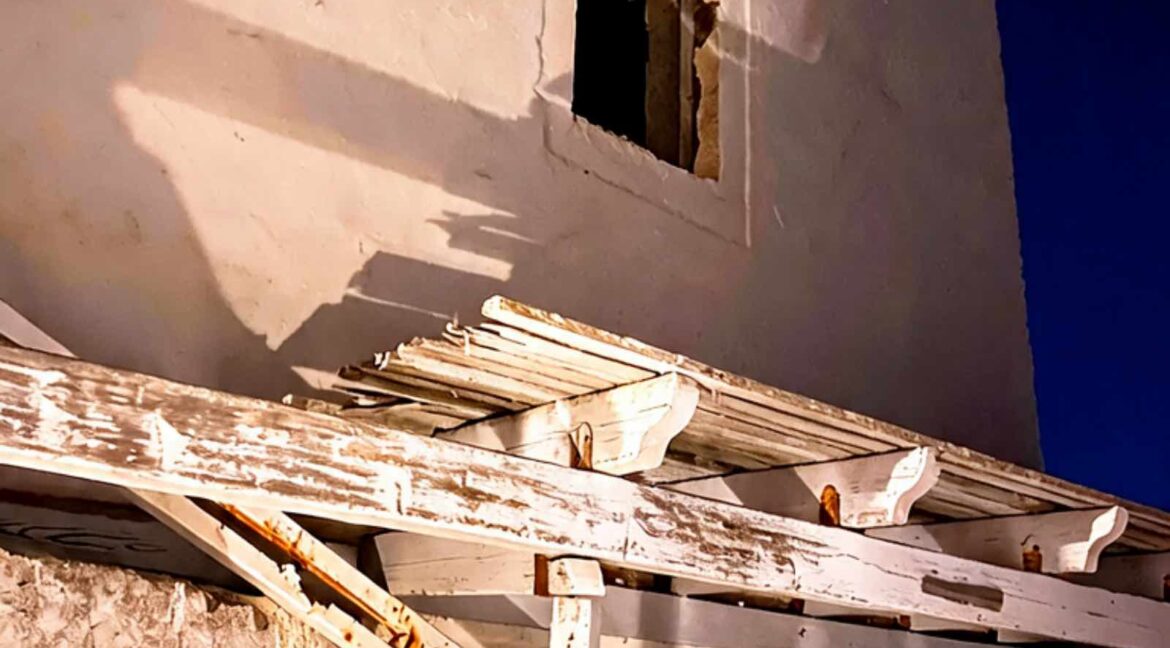 Santorini Caldera property to renovate at Imerovigli 4