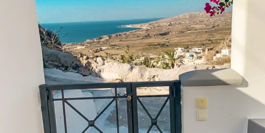 Two independent suites for Sale in Santorini