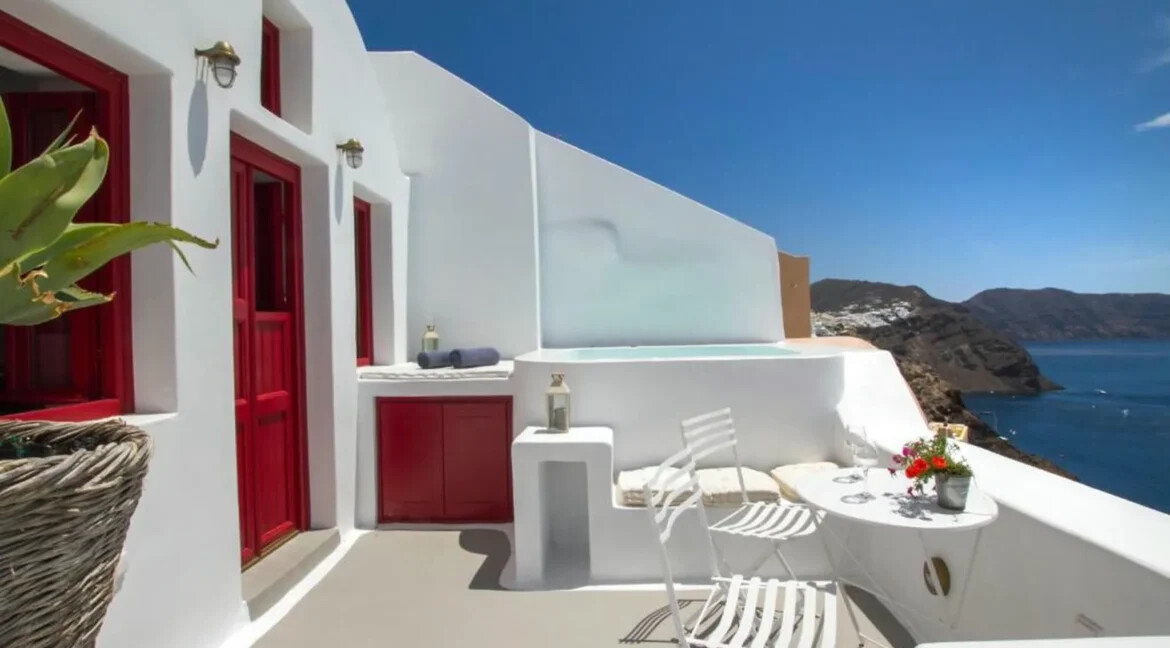 Award winning caves for sale in Oia Santorini 2