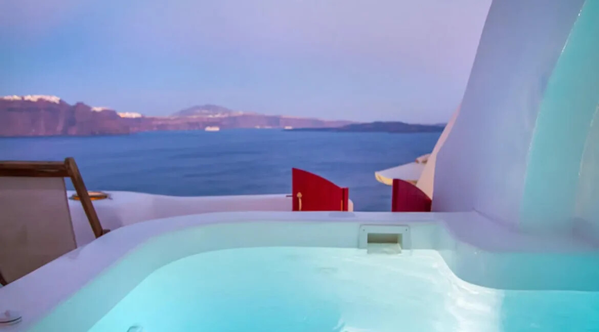 Award winning caves for sale in Oia Santorini 3