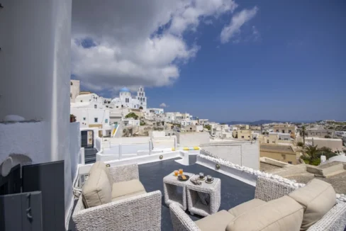 Exceptional Property in Santorini Pyrgos