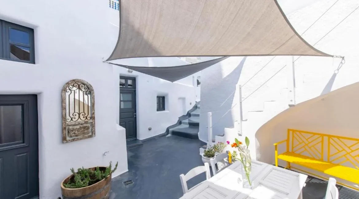 Exceptional Property in Santorini Pyrgos 10