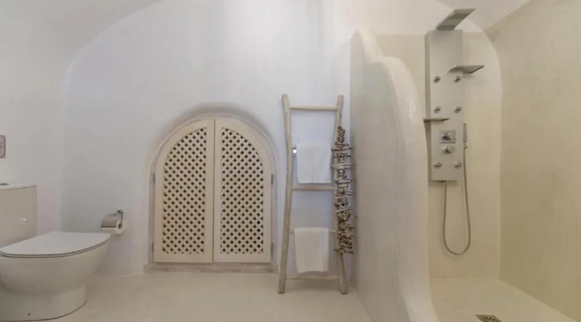 Exceptional Property in Santorini Pyrgos 14