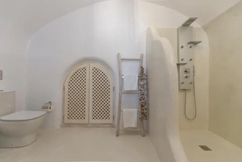 Exceptional Property in Santorini Pyrgos 14