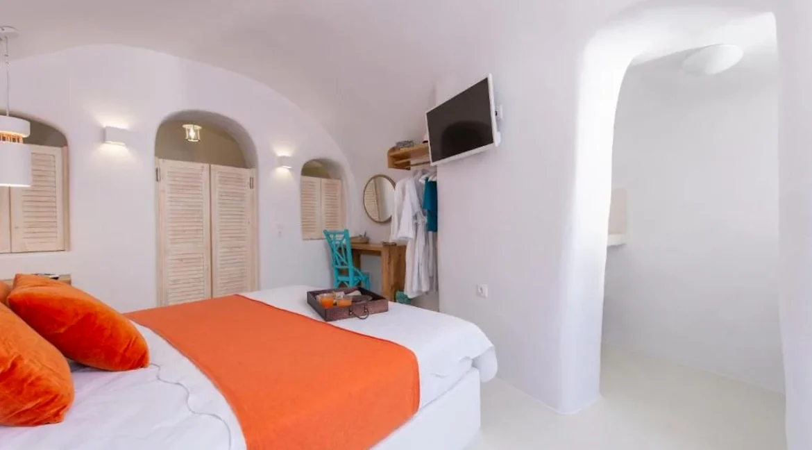 Exceptional Property in Santorini Pyrgos 17