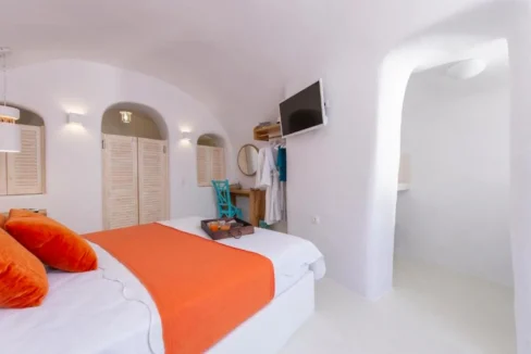 Exceptional Property in Santorini Pyrgos 17