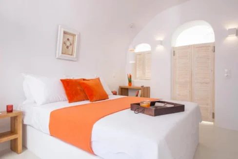 Exceptional Property in Santorini Pyrgos 19