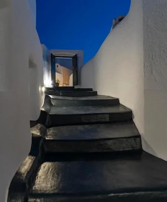 Exceptional Property in Santorini Pyrgos 20