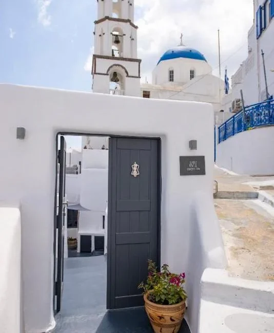 Exceptional Property in Santorini Pyrgos 21