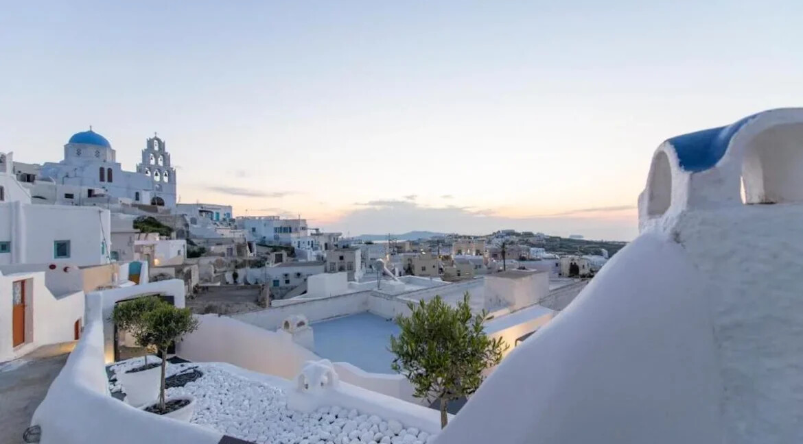 Exceptional Property in Santorini Pyrgos 22