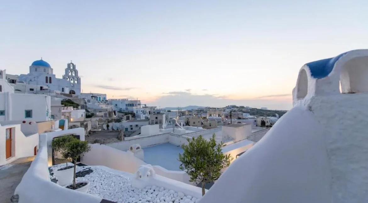 Exceptional Property in Santorini Pyrgos 22