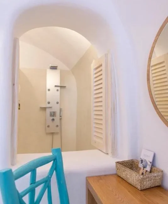 Exceptional Property in Santorini Pyrgos 23