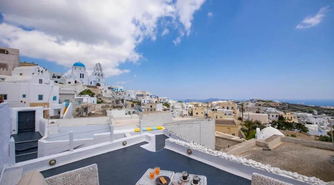 Exceptional Property in Santorini Pyrgos 25