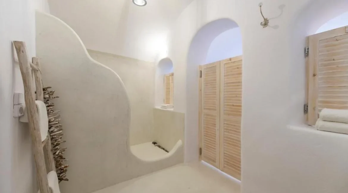 Exceptional Property in Santorini Pyrgos 27