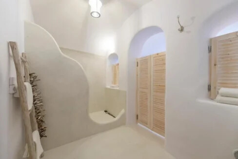 Exceptional Property in Santorini Pyrgos 27