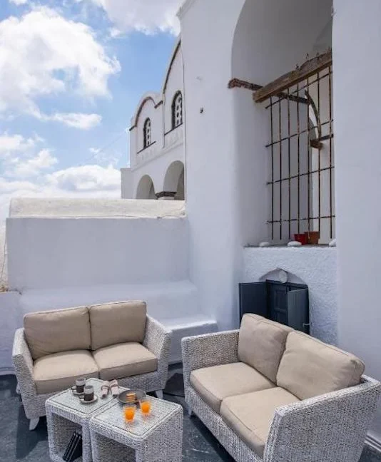 Exceptional Property in Santorini Pyrgos 28