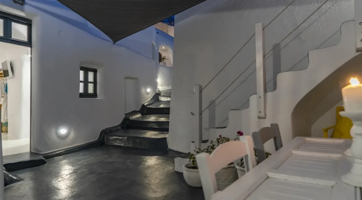 Exceptional Property in Santorini Pyrgos 3