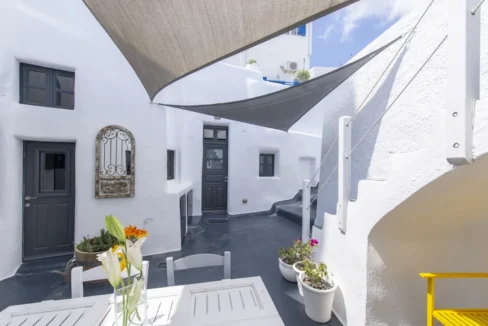 Exceptional Property in Santorini Pyrgos 4