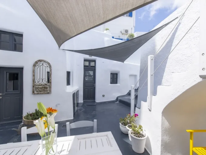 Exceptional Property in Santorini Pyrgos