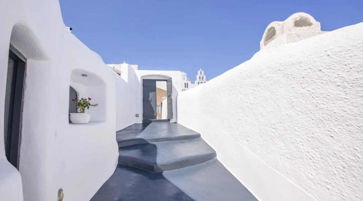 Exceptional Property in Santorini Pyrgos 5