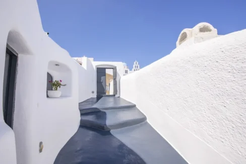 Exceptional Property in Santorini Pyrgos 5