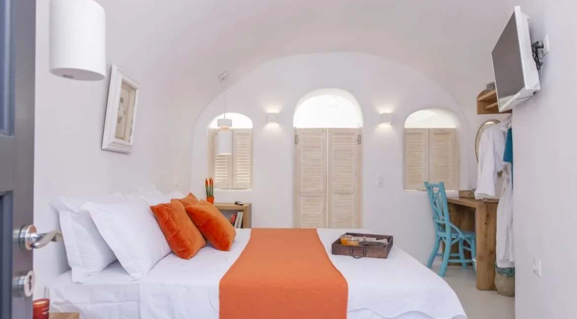 Exceptional Property in Santorini Pyrgos 7