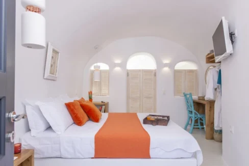 Exceptional Property in Santorini Pyrgos 7